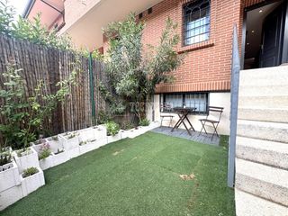 Casa aparellada a Ciudad 10. Casa en venta en alcalá de henares
