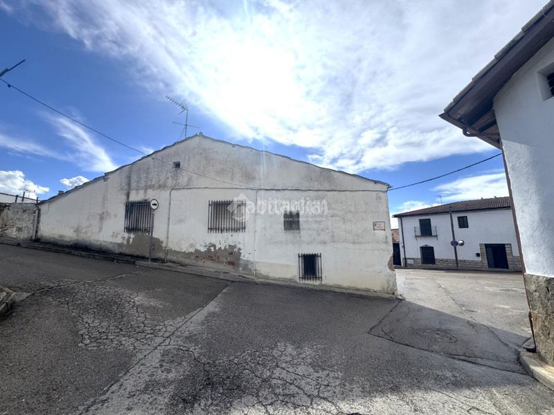 Foto eeaeef33-7609-4aac-a48b-114f5b6abd22. Masia a Santorcaz