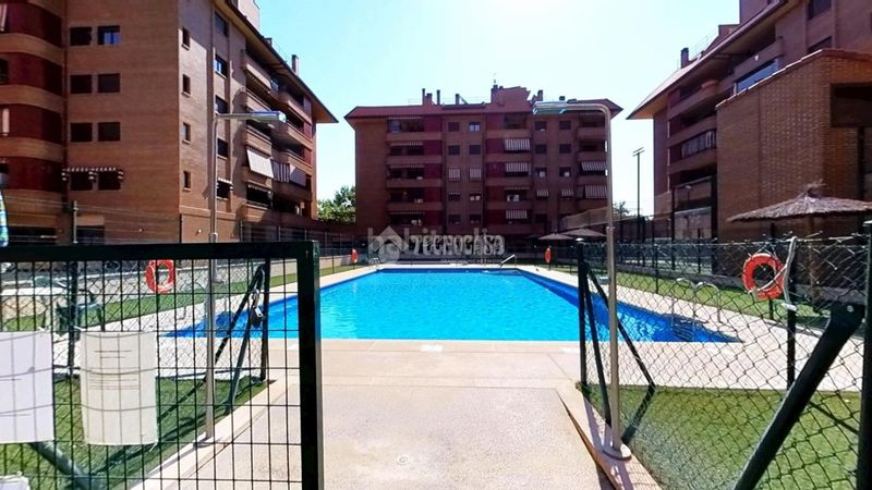 Foto 14bfba53-c8d0-4a23-8045-a28cf5bb2e32. Pis amb aparcament piscina a Ciudad 10 Alcalá de Henares
