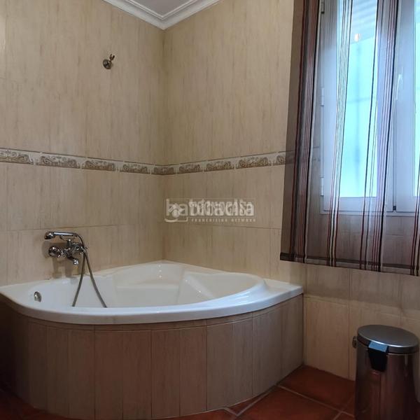 Foto 8bed7d44-cf31-45d2-b109-137d63880ab0. Maison jumelée avec chauffage dans Jódar