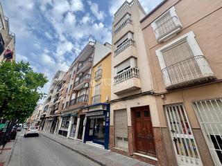 Casa aparellada  C. gral. fresneda. Casa en venta en jódar