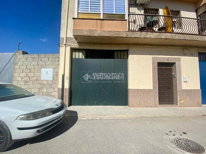 Foto 0ca063f0-fa22-4270-9792-fd84cdde72af. Aparcament cotxe a Úbeda