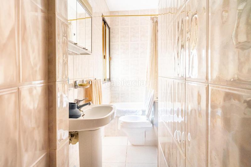 Foto ed6b5c84-8986-4a69-8712-133902c6792b. Casa aparellada a Jódar