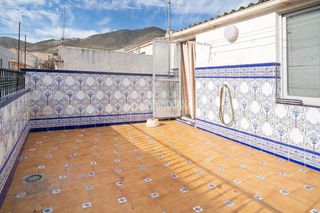 Casa aparellada  C. compositor gámez laserna. Casa en venta en jódar