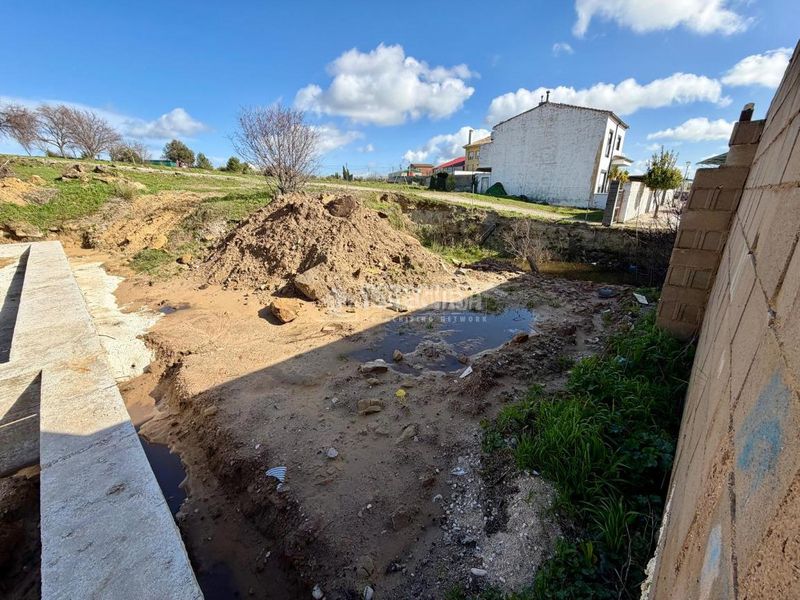 Foto a71d0dba-e4f8-49af-93ca-341a44e120e8. Terreny residencial a Úbeda