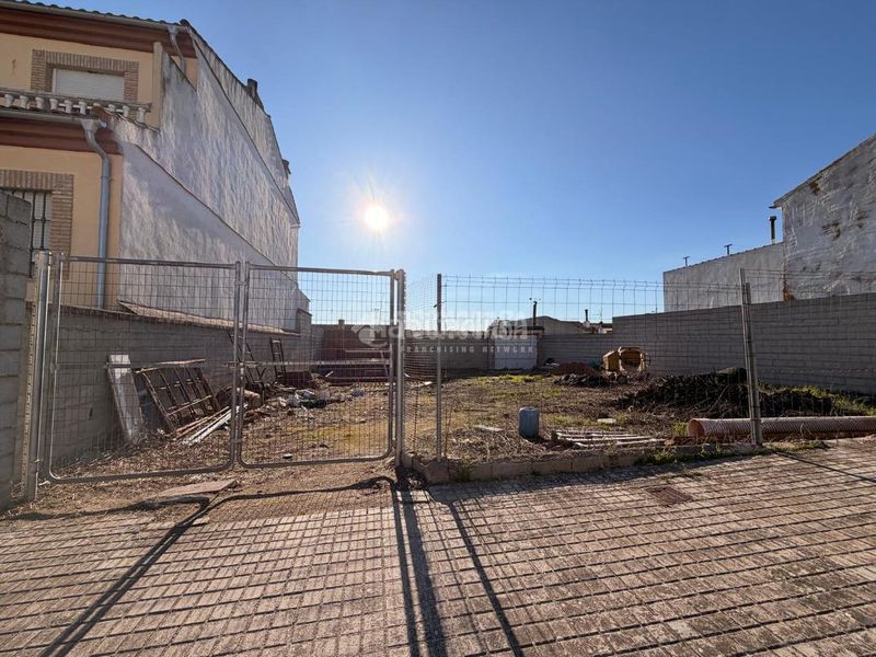 Foto c273b781-5e15-48c1-841e-4d5d79c48495. Terreny residencial a Úbeda