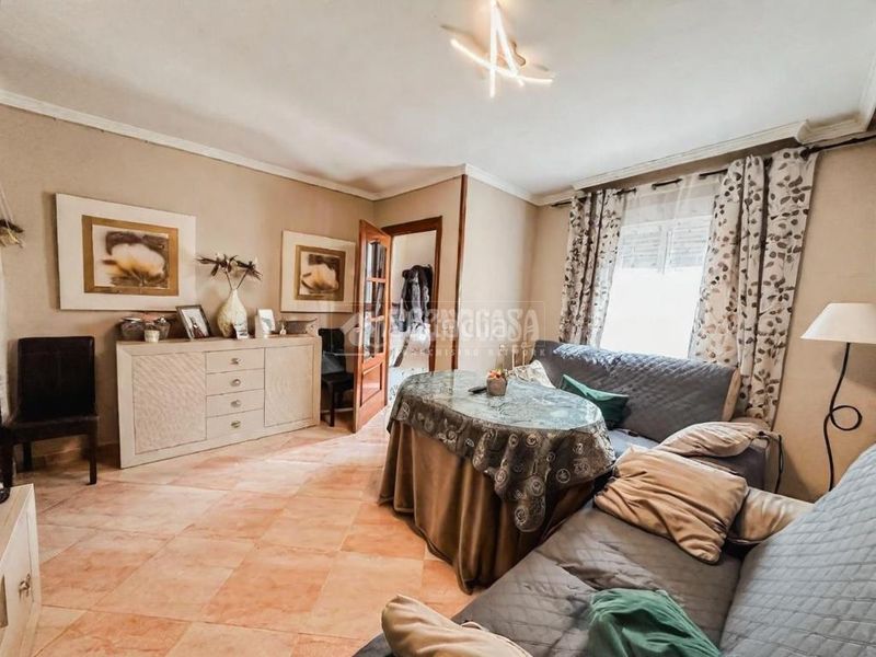 Foto 31bc796a-30e6-4d6a-a49a-8ed0ccd25539. Casa aparellada a Jódar