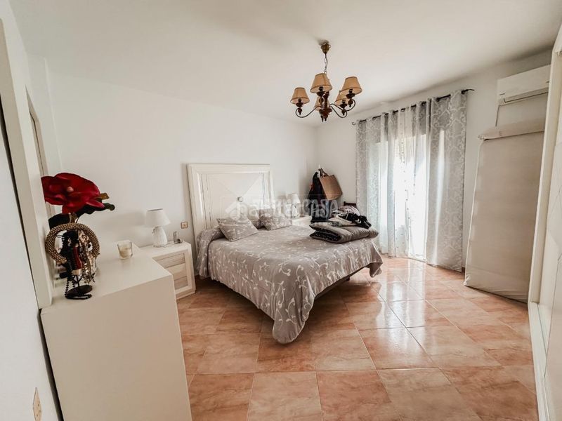 Foto 4a4b2ee8-672b-4409-a328-a0682516a6e3. Casa aparellada a Jódar