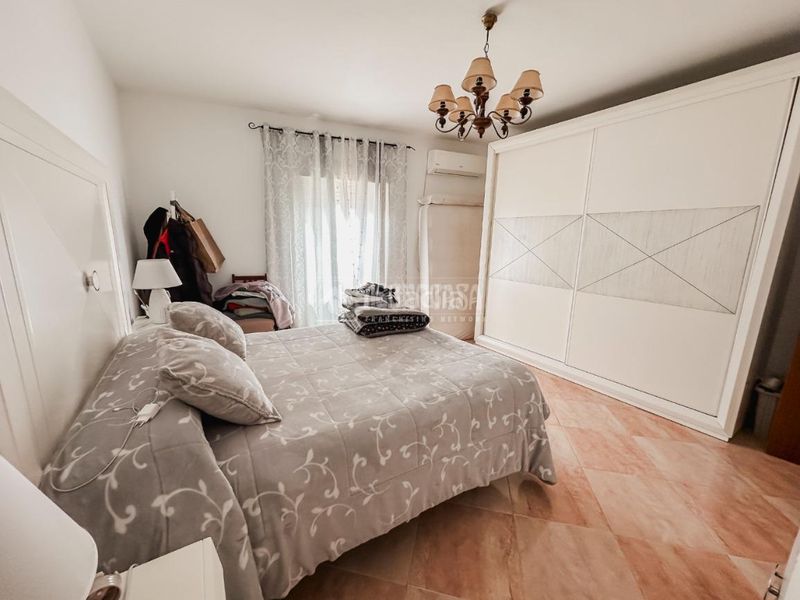 Foto 4bfbdfc9-b2c5-4717-8787-9e0420f98065. Casa aparellada a Jódar