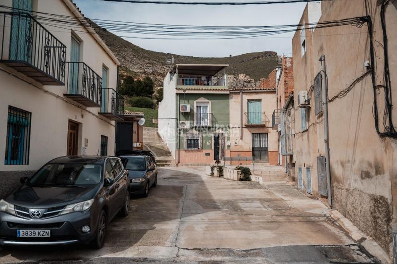 Foto 6d03ba81-27b4-4938-85c8-b1beb36d8009. Casa aparellada a Jódar