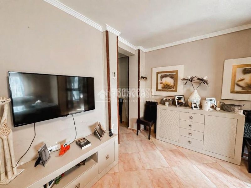 Foto 8bf3a65f-9bea-4aeb-908e-fa1a23bde3d0. Casa aparellada a Jódar