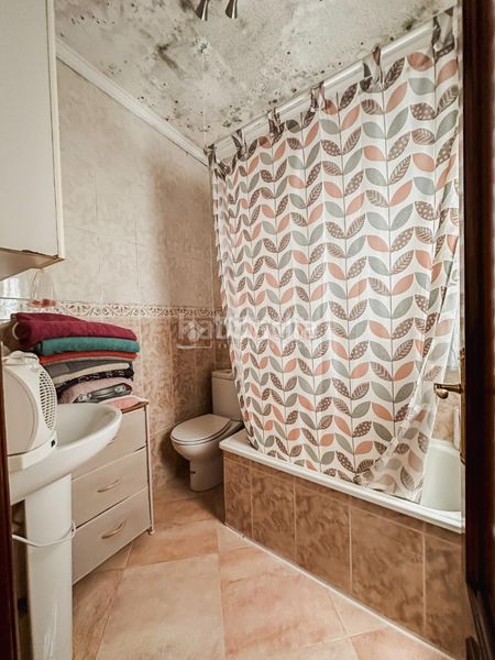 Foto 96a2632d-e8e5-436a-bf73-0f830f133fc8. Casa aparellada a Jódar