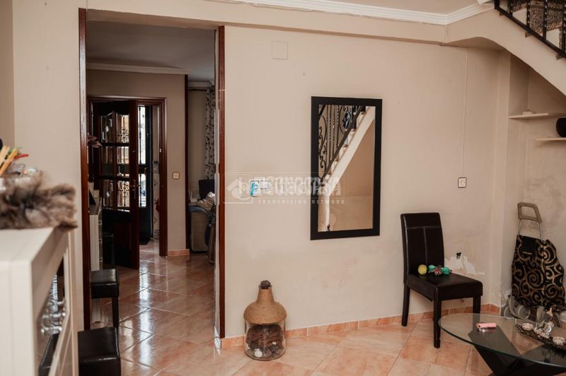 Foto fc41f0c7-f3b9-4f44-bccc-a717ab0c51bf. Casa aparellada a Jódar