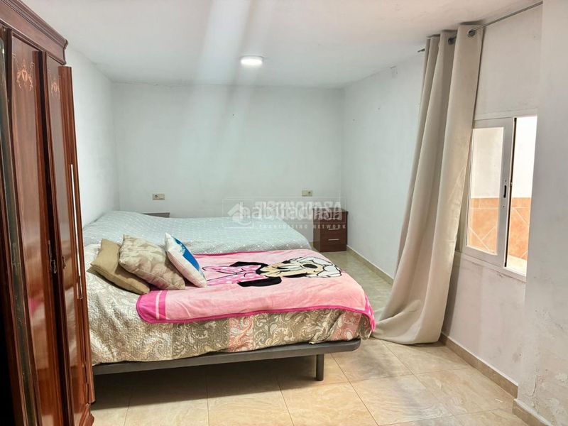 Foto 05b0452d-f448-4434-9793-e94c9ca4e3f3. Casa aparellada a Santo Tomé