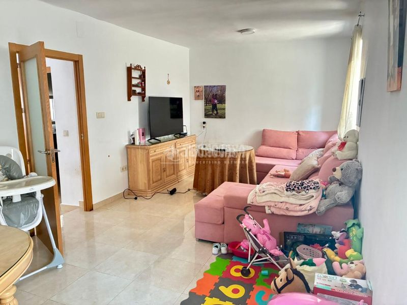 Foto 0d08f310-7aa8-40bb-84f4-db7474bd98e2. Casa aparellada a Santo Tomé