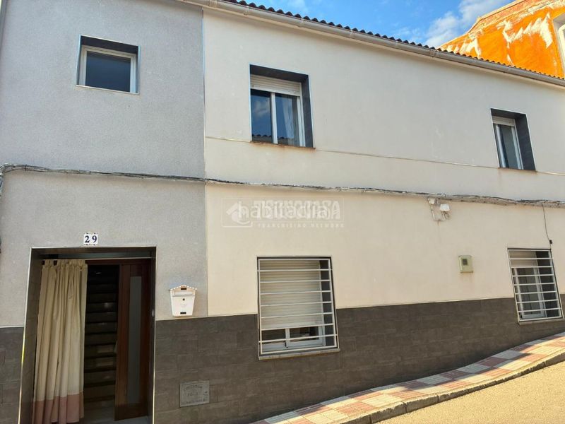 Foto a42b8ad5-3191-4039-9da6-e6dc9d1fb7ed. Casa aparellada a Santo Tomé