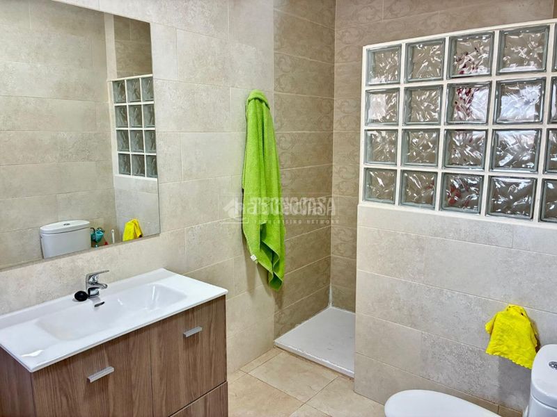 Foto f576a8a1-bbb1-4d7a-bccf-aa1125fb422a. Casa aparellada a Santo Tomé