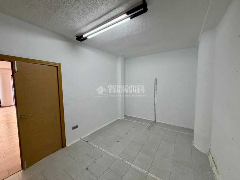 Foto aaeb9349-202e-4893-9621-a2ae5eeaf4cc. Local comercial amb calefacció a Úbeda