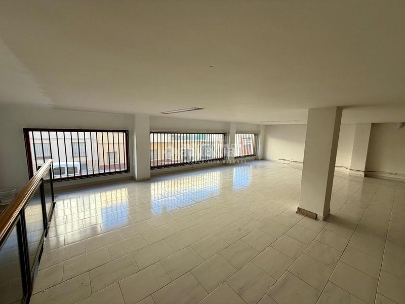 Foto e85028e7-6b2b-4016-8f5a-34936fd9a19e. Local comercial amb calefacció a Úbeda