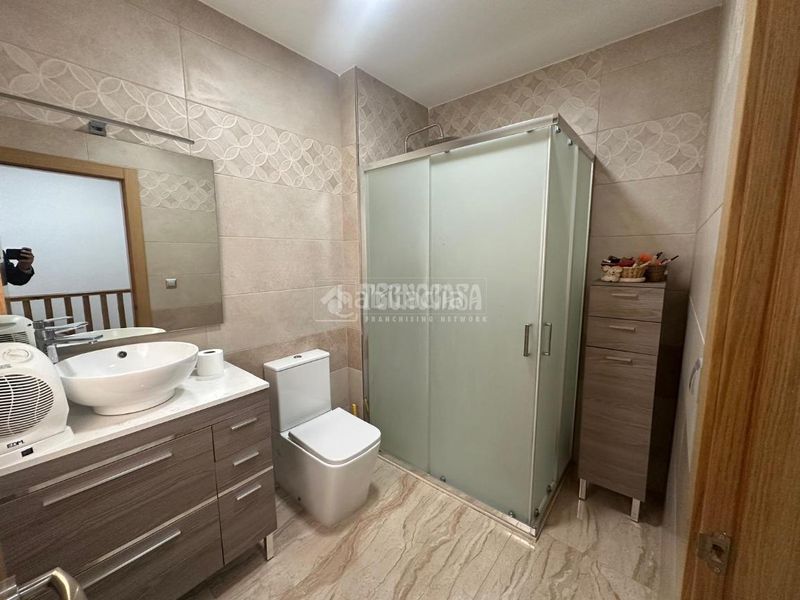 Foto 6bbf76ed-cda8-4ec1-aed5-ec3206ee8f63. Casa aparellada a Jódar