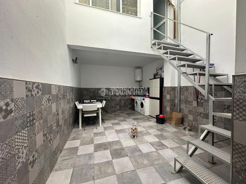 Foto 84042a69-d6c7-4dc4-abdf-84d48a3cbf4c. Casa aparellada a Jódar