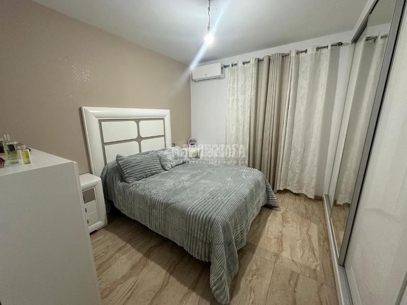 Foto b75da64d-d7d3-43b0-91ab-1f55d5b519aa. Casa aparellada a Jódar