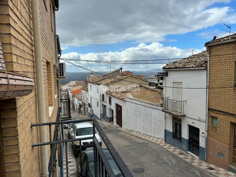 Foto 03991e6c-34fb-4708-82de-d7aba55e1e20. Casa aparellada amb calefacció a Villacarrillo