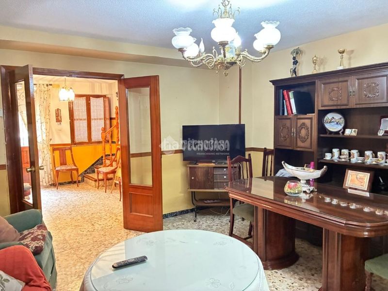 Foto 90f220ff-1cc2-4b4c-b37b-e98b34191933. Casa aparellada amb calefacció a Villacarrillo