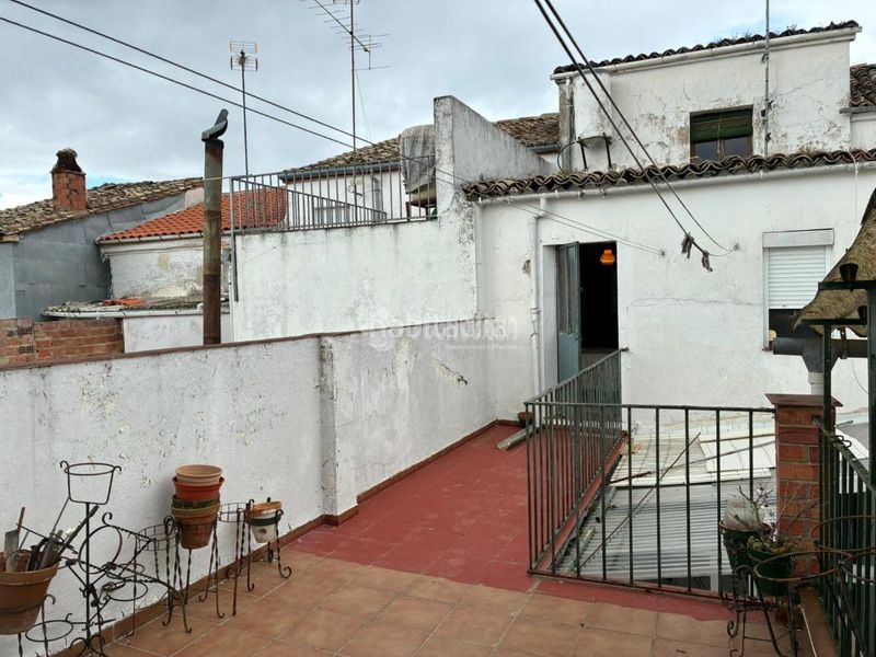 Foto bc13e512-c21d-4fb2-aa3c-4017337749cd. Casa aparellada amb calefacció a Villacarrillo