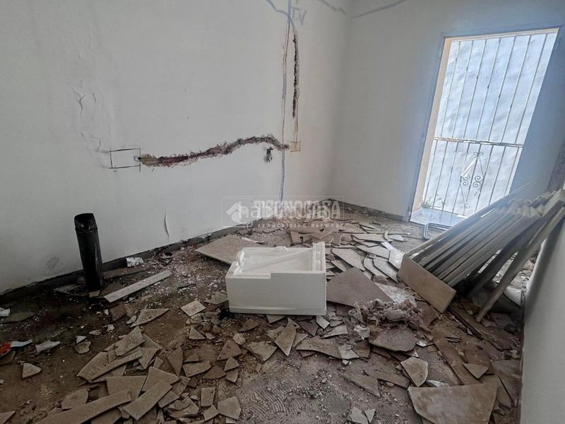 Foto d7c29192-fb1b-4a8c-ad79-6e9c645015e6. Casa  en venta en Jódar