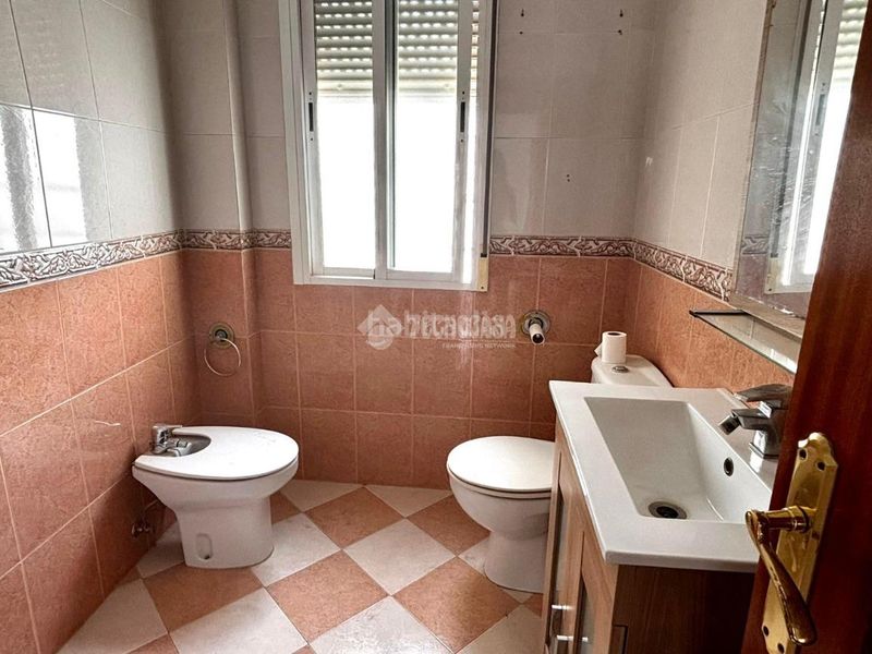 Foto 77b91f7f-be0e-4cd6-81e2-c6b95ef1d0ec. Piso  en venta en Jódar