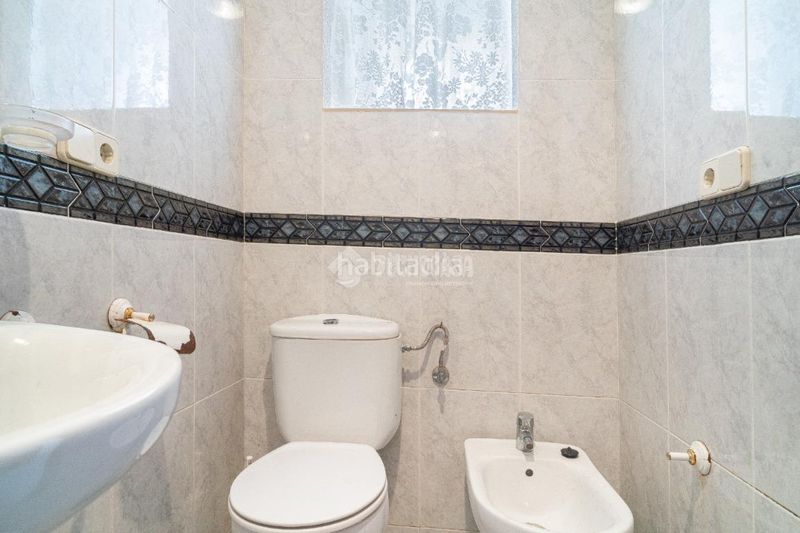 Foto a4d3aaae-bfd2-4243-b61e-943c19277114. Casa aparellada a Sabiote