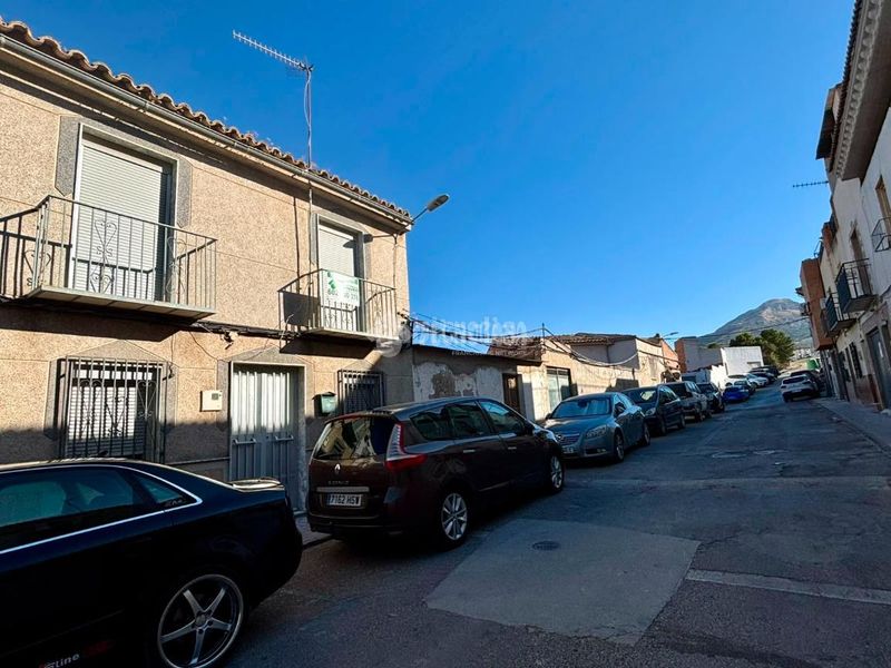 Foto 2c941eb0-025e-4ab6-af4d-e353e6c1c900. Casa aparellada a Jódar