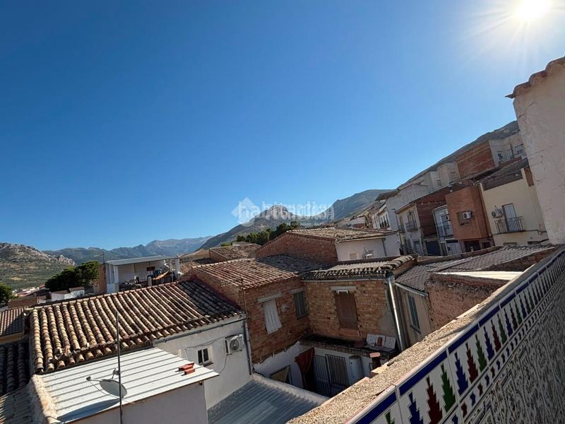 Foto 55413846-e42d-49f6-aaa7-b5fa960e6f80. Casa aparellada a Jódar