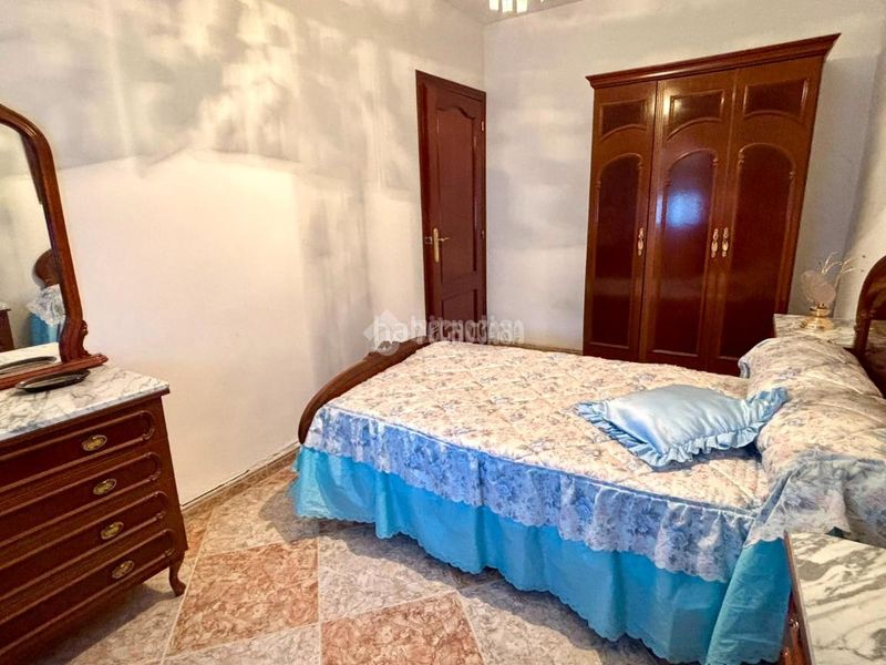 Foto 57c4c411-f0d5-4522-8157-e9edc9c7164b. Casa aparellada a Jódar
