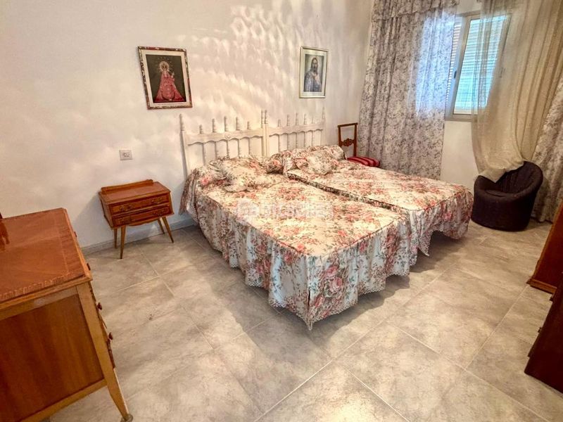 Foto 6ed5f5c9-a6c9-45b5-bb08-9de6c3a606ff. Casa aparellada a Jódar