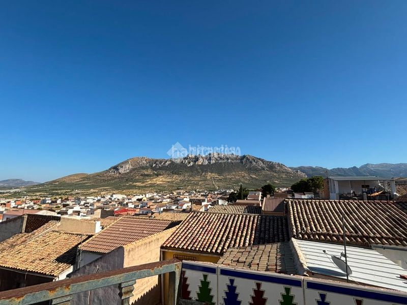 Foto 71a67333-f8a3-4b24-adab-e7fc5759e491. Casa aparellada a Jódar