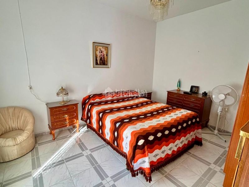 Foto f0ced65d-dd0e-4850-aac7-59b3b9b1b14c. Casa aparellada a Jódar