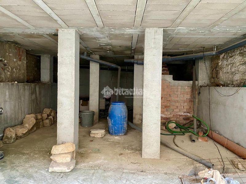 Foto 22138f8d-0698-43e7-9236-b71fa2bf8ccb. Edificio  en venta en Úbeda