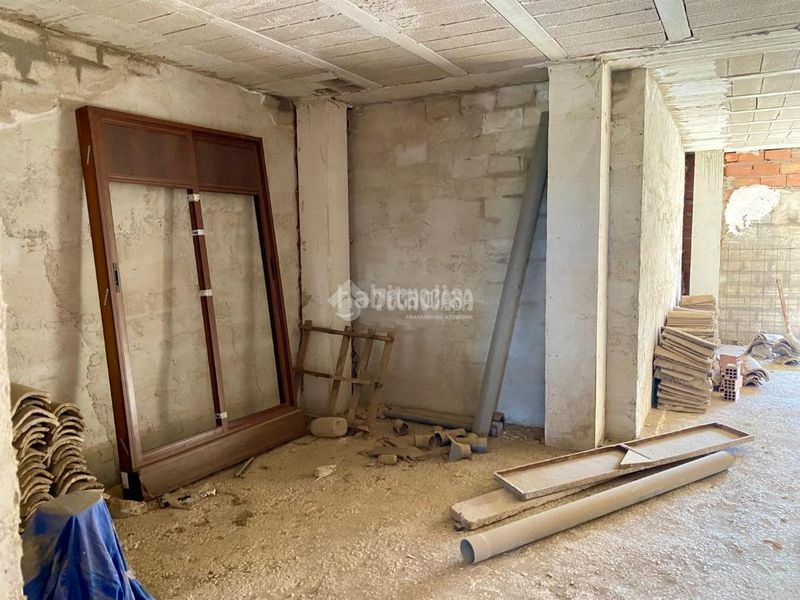 Foto 58a57a2d-e5d8-4e3d-85ea-8892fa45c603. Edificio  en venta en Úbeda