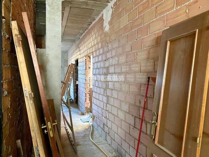 Foto 80bb509d-0b18-4982-b12e-5b4f9f35e441. Edificio  en venta en Úbeda
