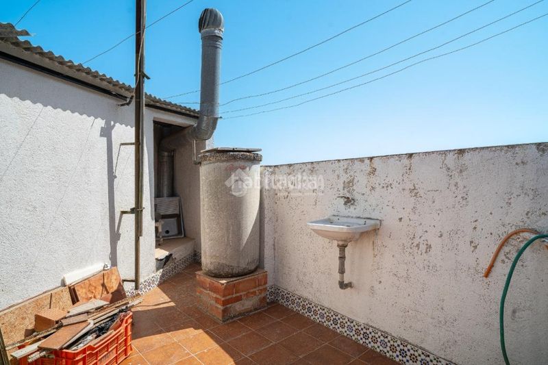 Foto b4de6b8c-8be2-4bbf-936b-25b213f4353e. Casa aparellada amb calefacció a Sabiote