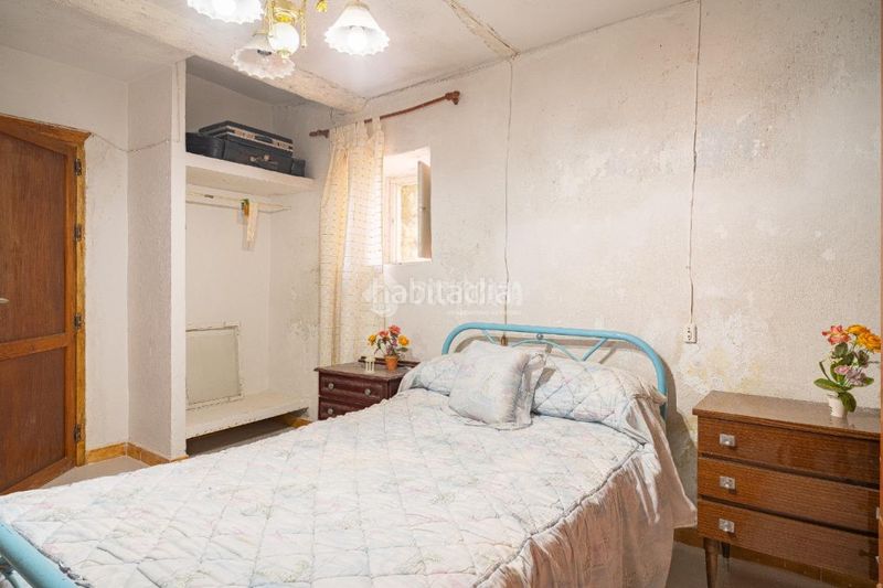 Foto c876fb5f-390f-49ff-bad8-9155923abc10. Casa aparellada amb calefacció a Sabiote