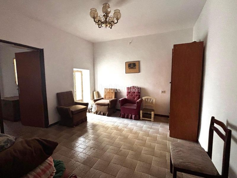 Foto 38ee9d90-9012-4ff6-a90e-1c569a95e8b3. Casa aparellada a Jódar