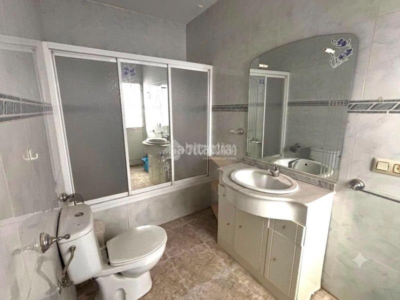 Foto 4333619b-d0ff-4f3f-a09a-6deab8224630. Casa aparellada a Jódar
