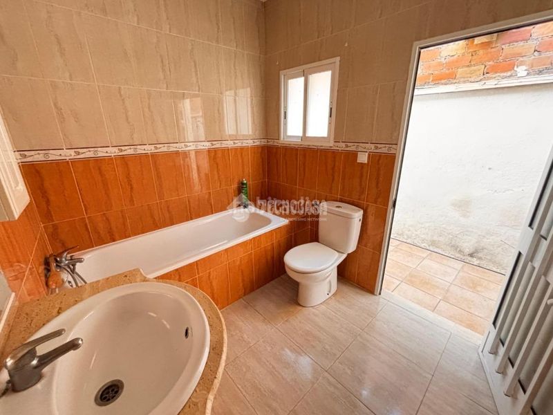 Foto 4a9938e6-316f-45de-a7f8-c53f55b27553. Casa  en venta en Jódar