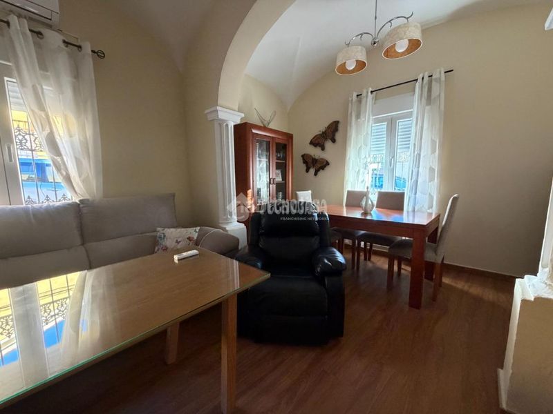 Foto 08b0a110-166f-47f1-b294-41ead3a5b775. Casa aparellada a San Roque - Ronda Norte Badajoz