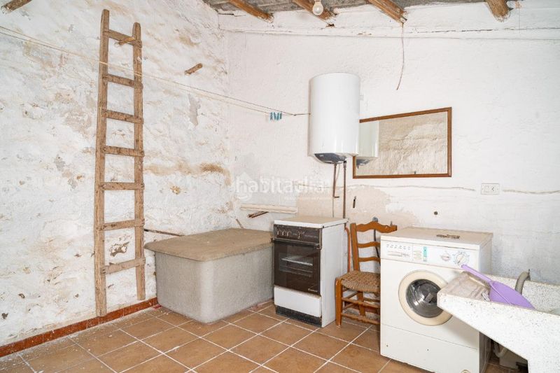 Foto b156d92d-33f0-4ef3-b60a-f7f9b04f8d51. Casa aparellada a Sabiote