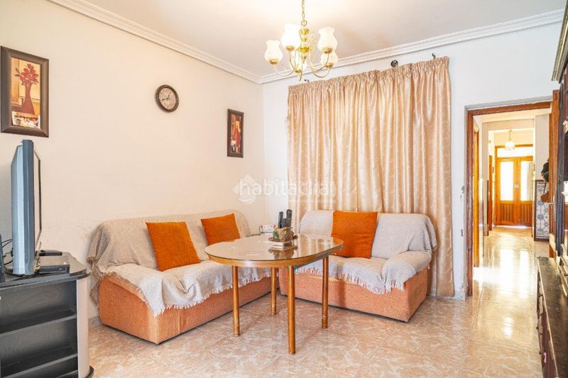 Foto a78426f6-c718-4a13-97de-4f83ab45493c. Casa aparellada a Sabiote