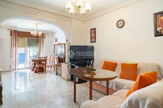 Casa aparellada a Sabiote. Casa en venta en sabiote